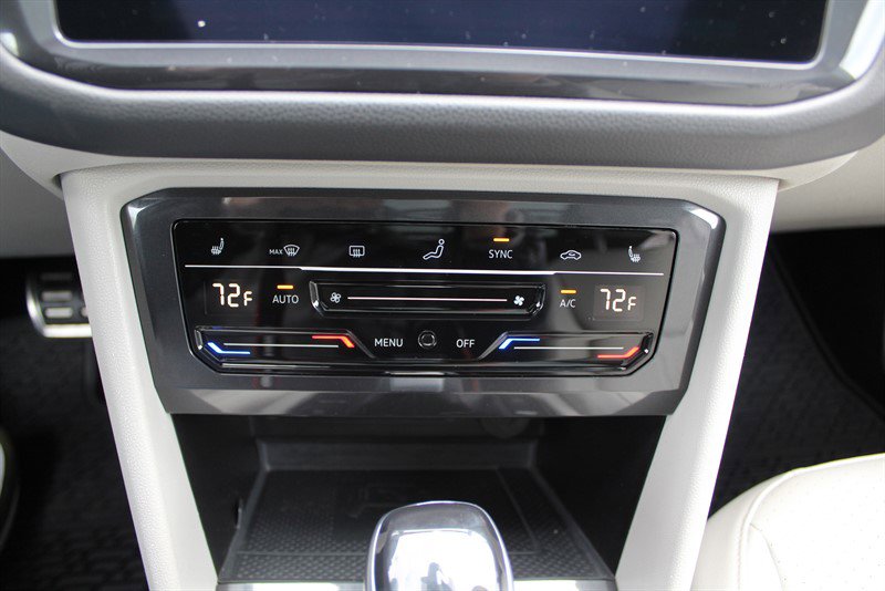 Used 2022 Volkswagen Tiguan SE R-Line image 13