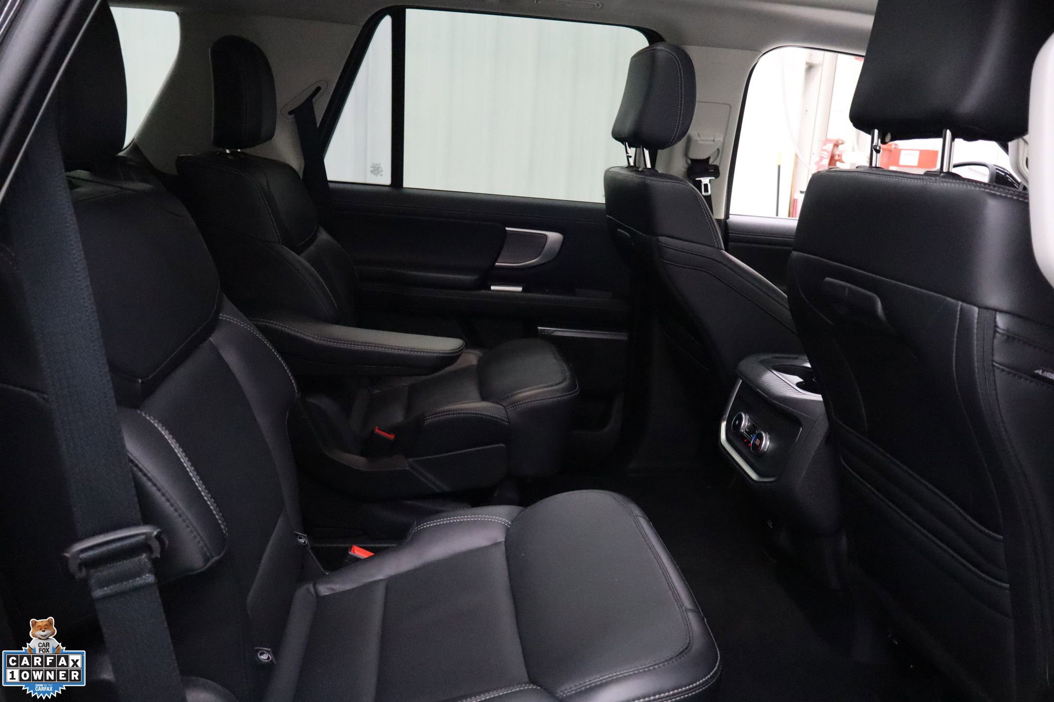 Certified 2025 Ford Expedition Platinum image 30