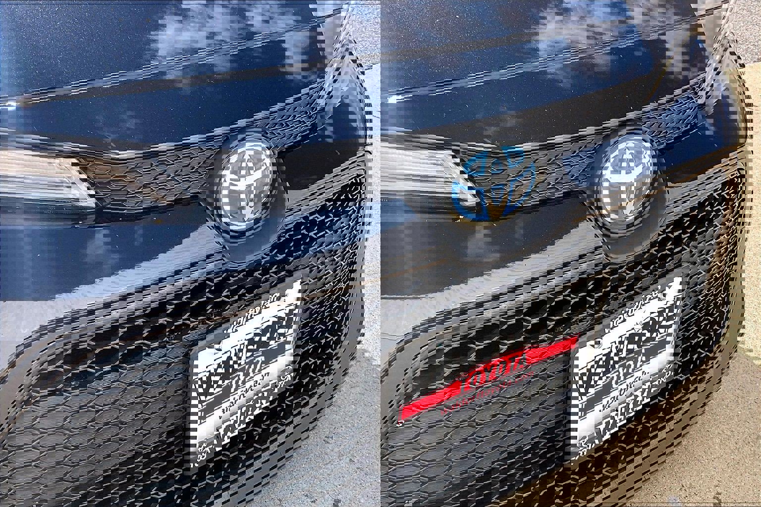 Used 2020 Toyota Corolla LE w/ Carpet Mat Package (TMS) image 34