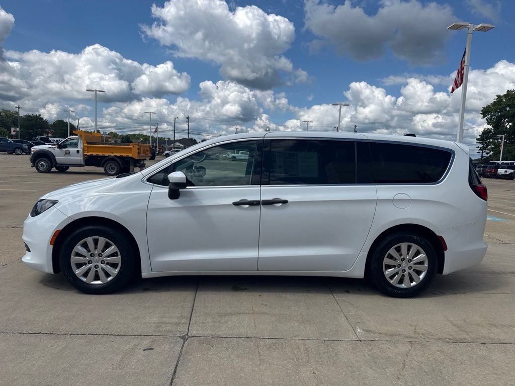 Used 2018 Chrysler Pacifica L FWD image 3