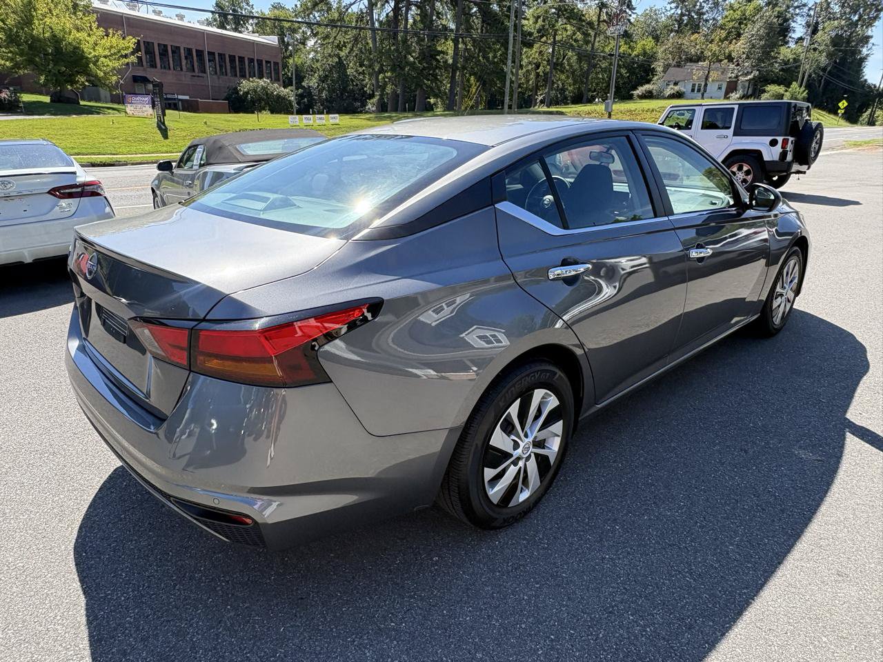 Used 2024 Nissan Altima 2.5 S FWD image 5