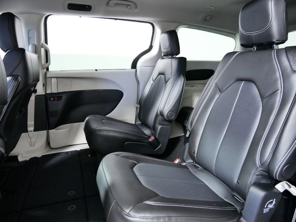 New 2024 Chrysler Pacifica Touring-L image 31