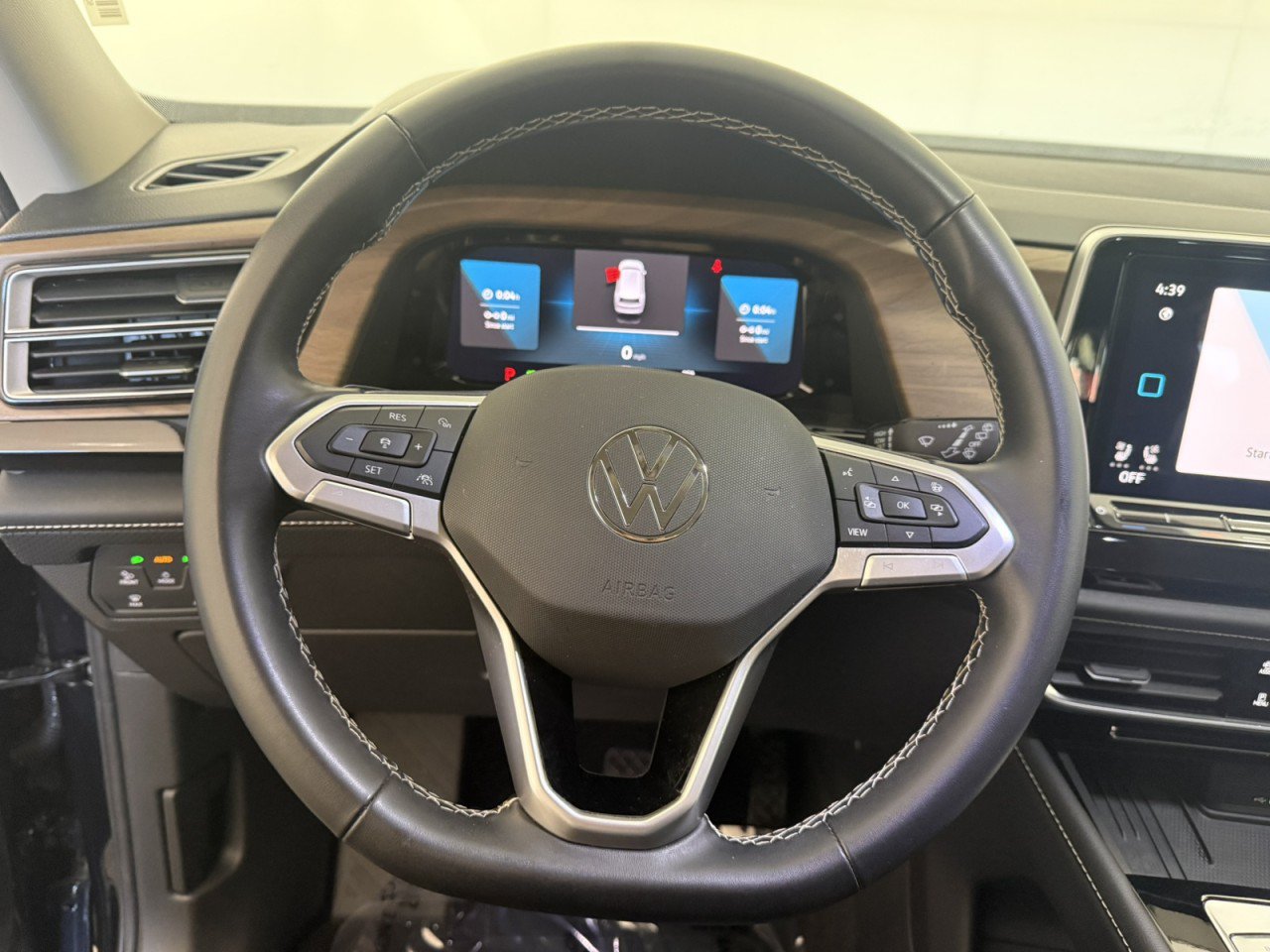 Used 2025 Volkswagen Atlas SE AWD/4WD image 21