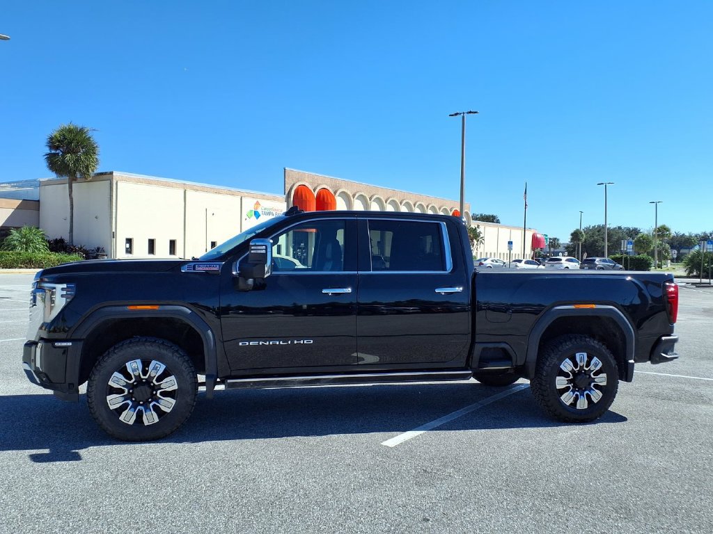 Used 2024 GMC Sierra 2500 Denali w/ Technology Package AWD/4WD image 4