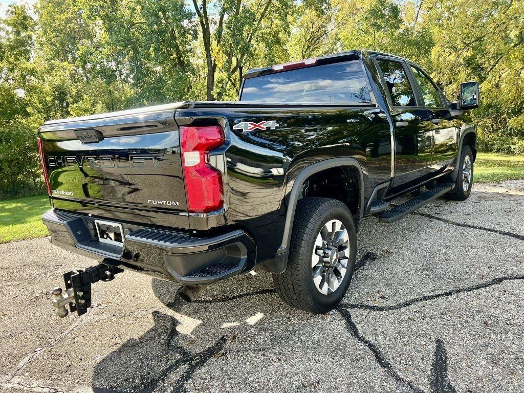 Used 2021 Chevrolet Silverado 2500 Custom w/ Custom Value Package AWD/4WD image 4