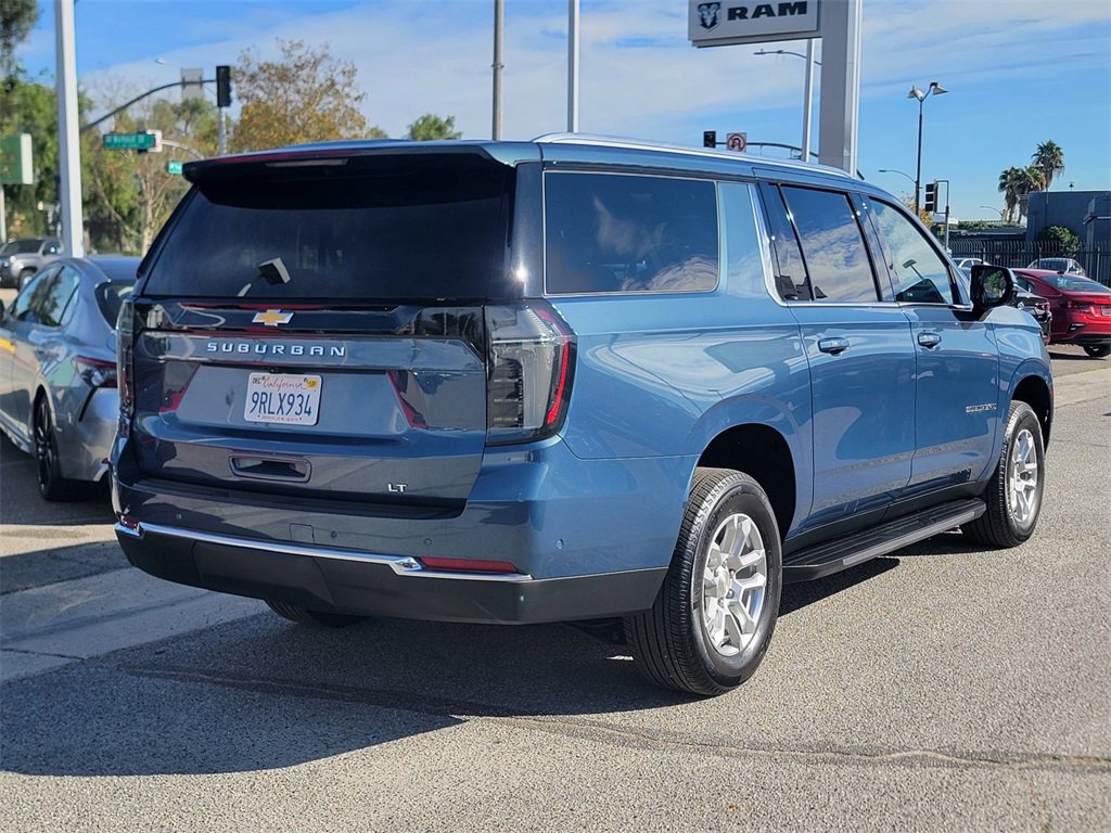 Used 2025 Chevrolet Suburban LT w/ Comfort Package image 5