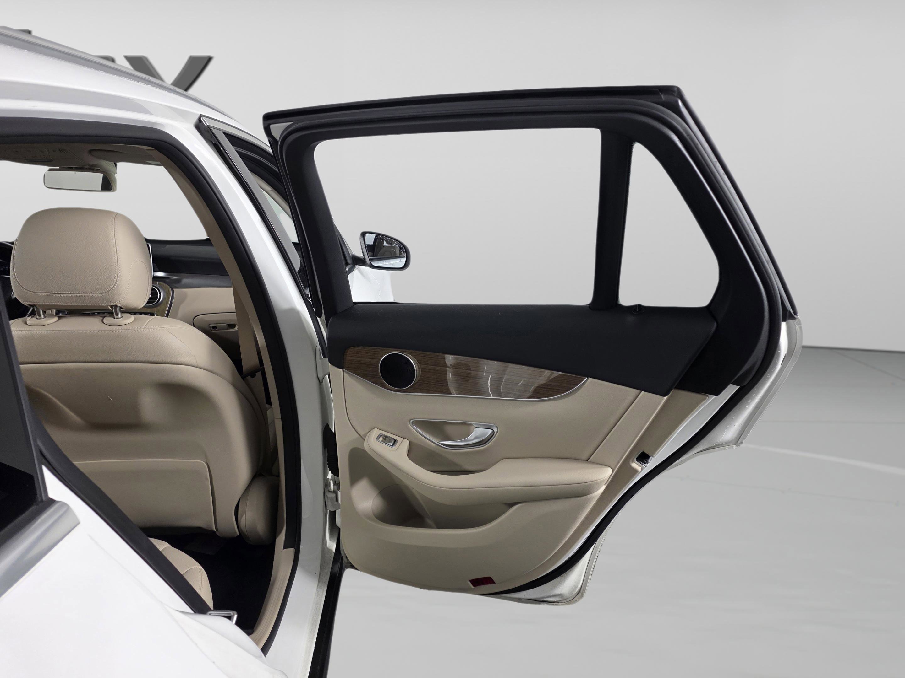 Used 2017 Mercedes-Benz GLC 300 image 28