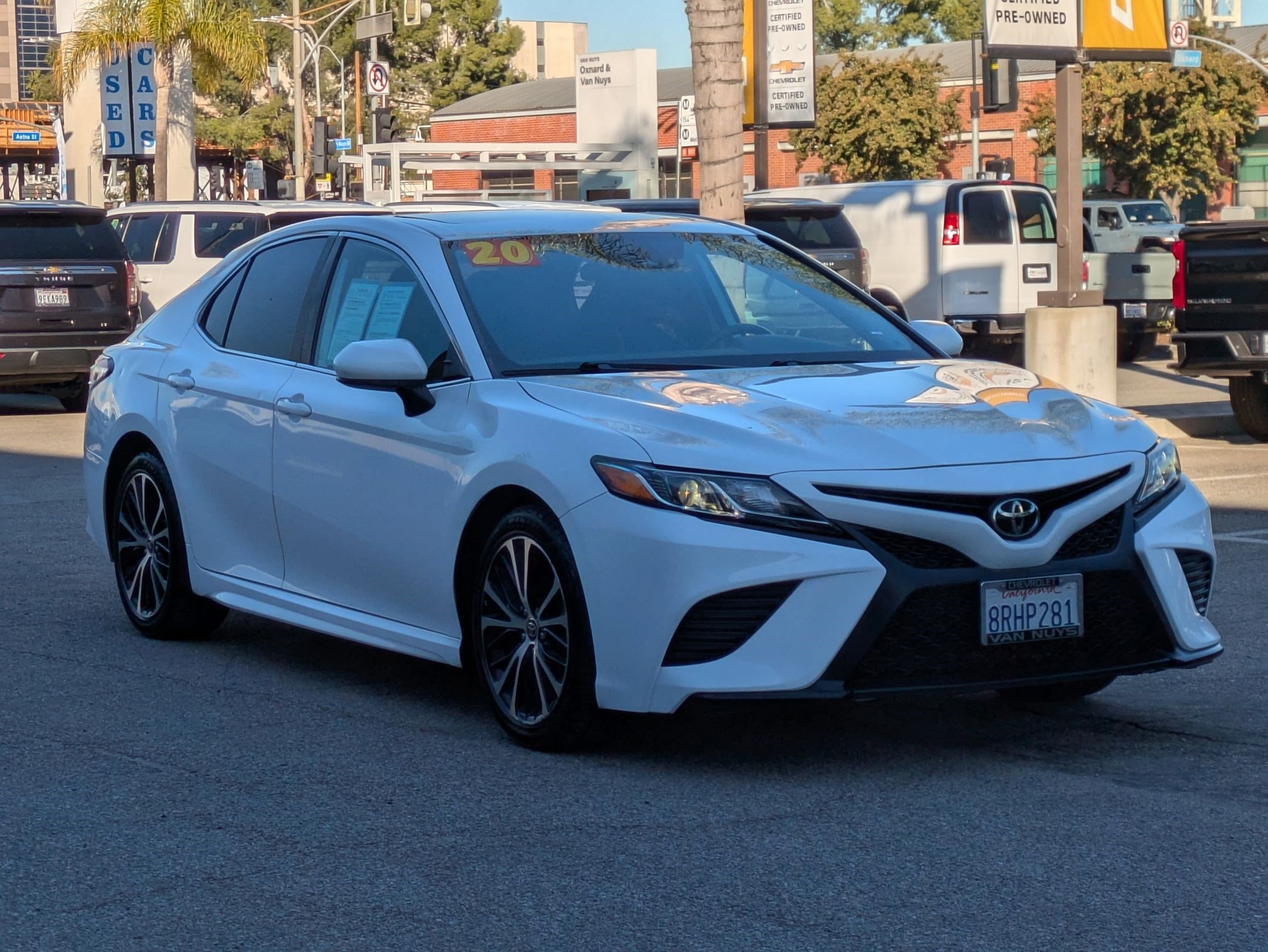Used 2020 Toyota Camry SE image 3