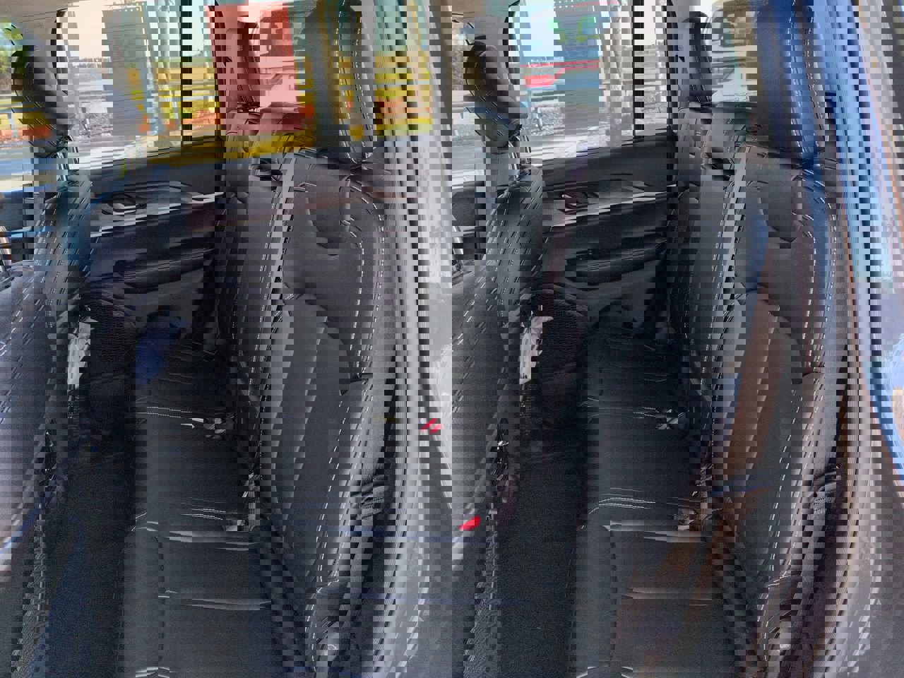 Used 2023 Jeep Grand Cherokee Limited w/ Black Appearance Package image 13