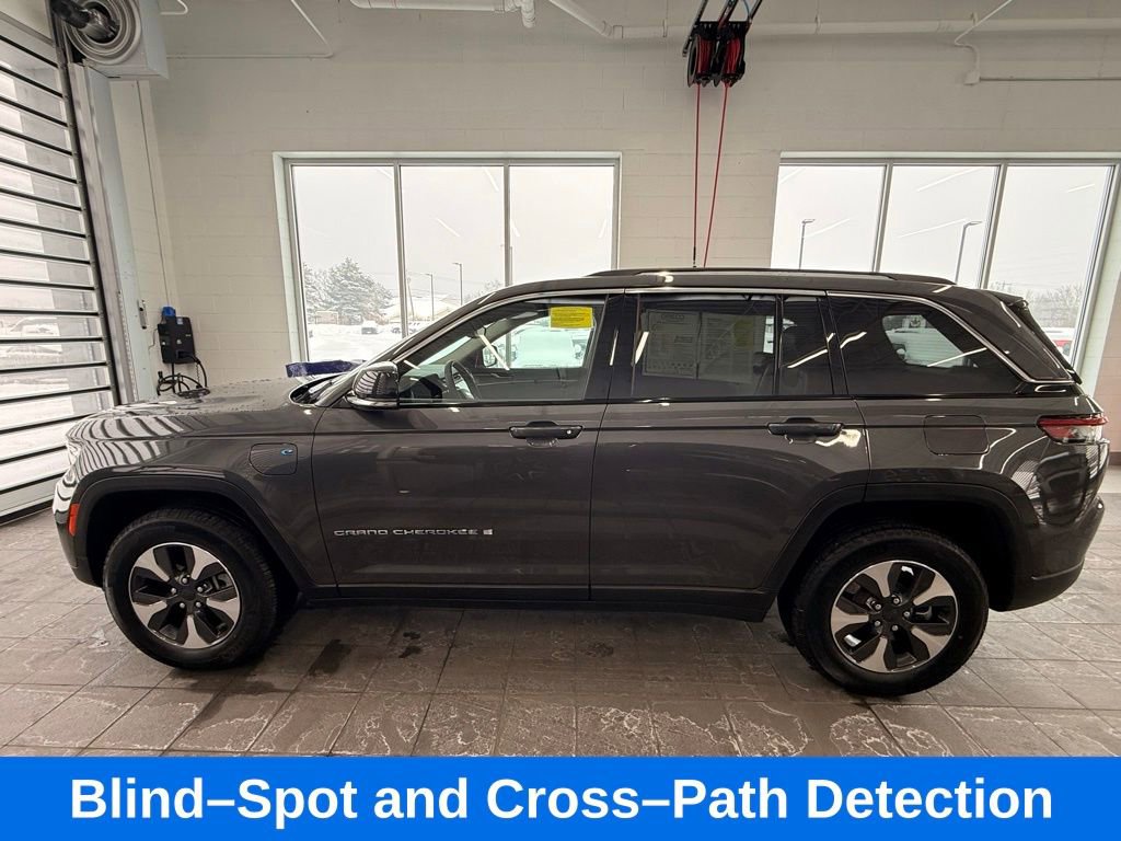 Used 2022 Jeep Grand Cherokee Limited 4xe image 4