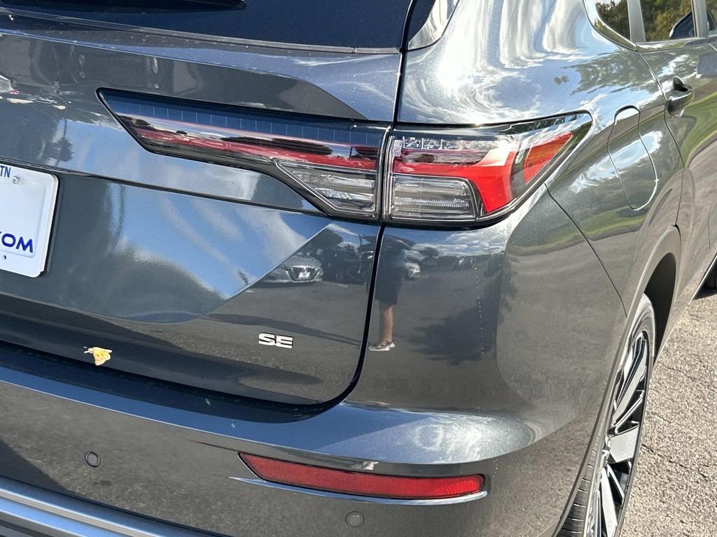 New 2025 Mitsubishi Outlander SE image 10