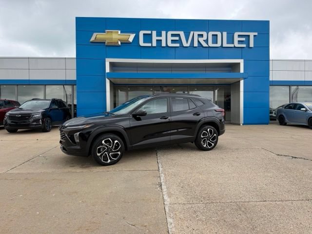 Used 2024 Chevrolet Trax RS w/ Sunroof Package FWD image 2
