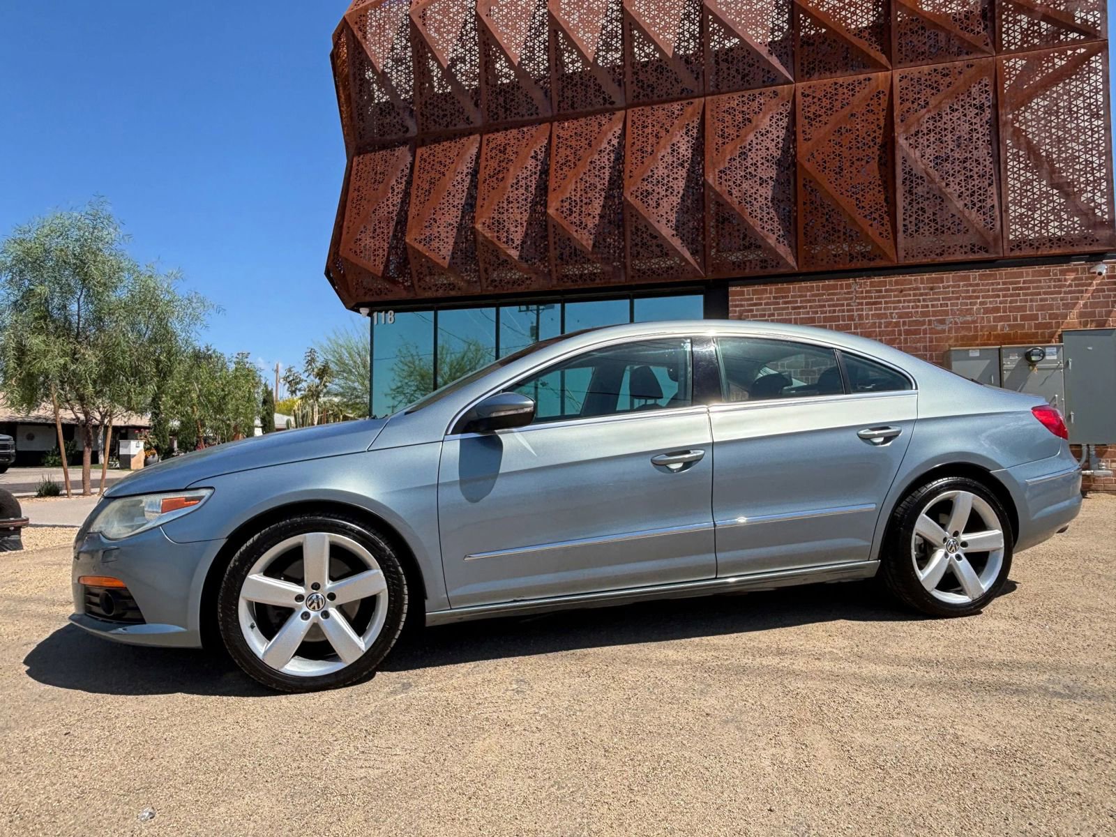 Used 2009 Volkswagen CC VR6 Sport FWD image 2