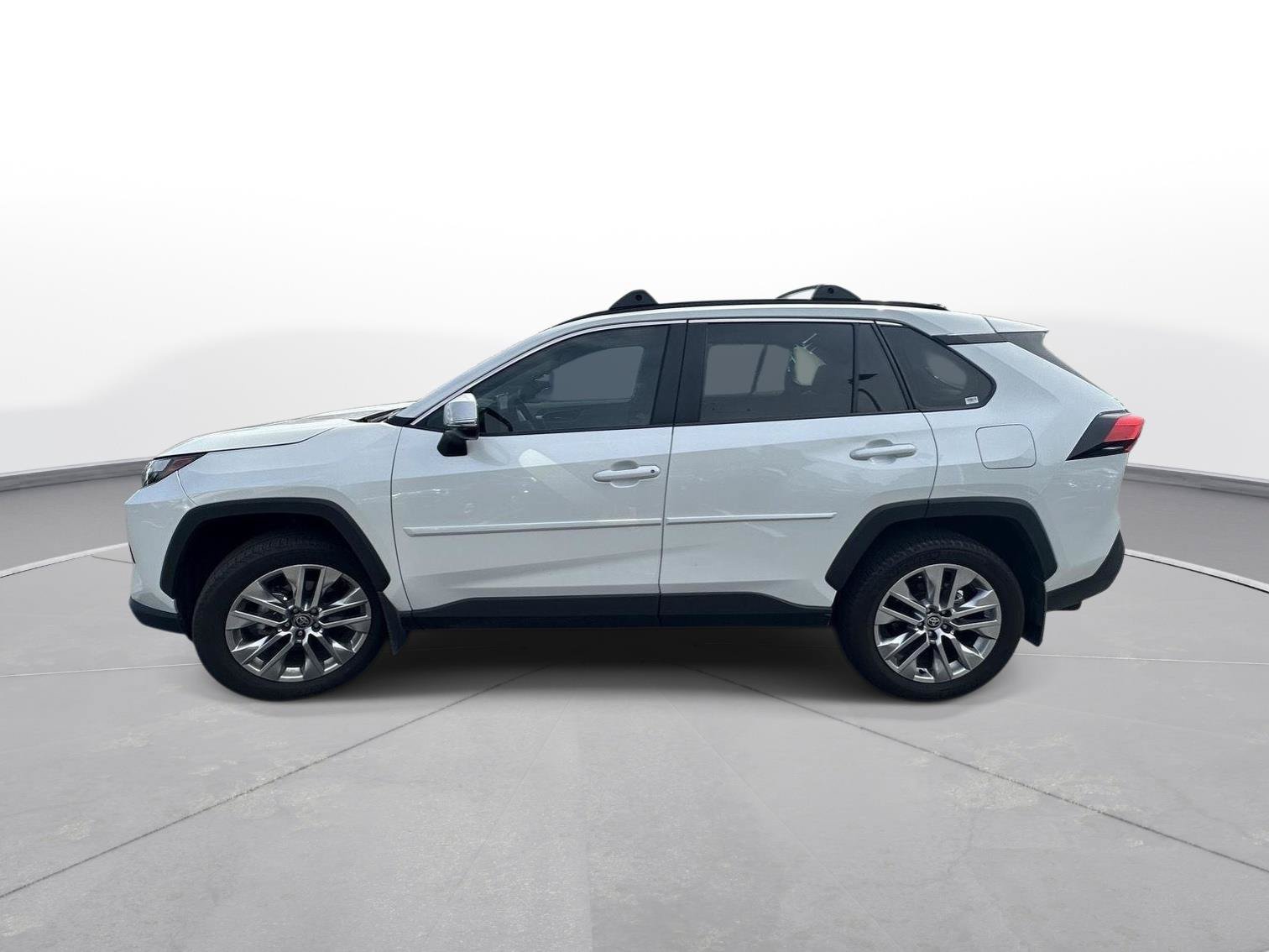 Used 2025 Toyota RAV4 XLE Premium FWD image 9