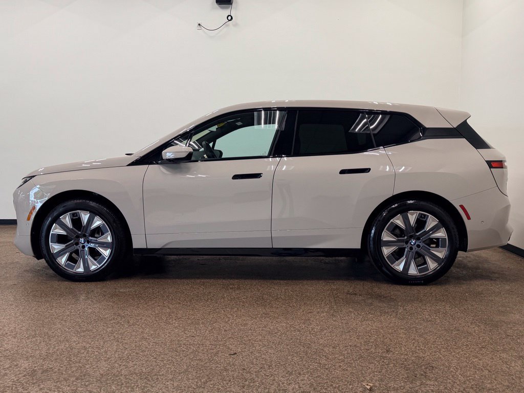 Used 2026 BMW iX xDrive45 AWD/4WD image 2