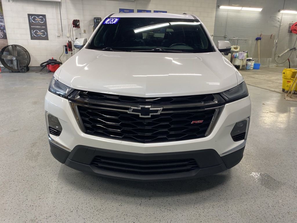 Used 2023 Chevrolet Traverse RS image 2