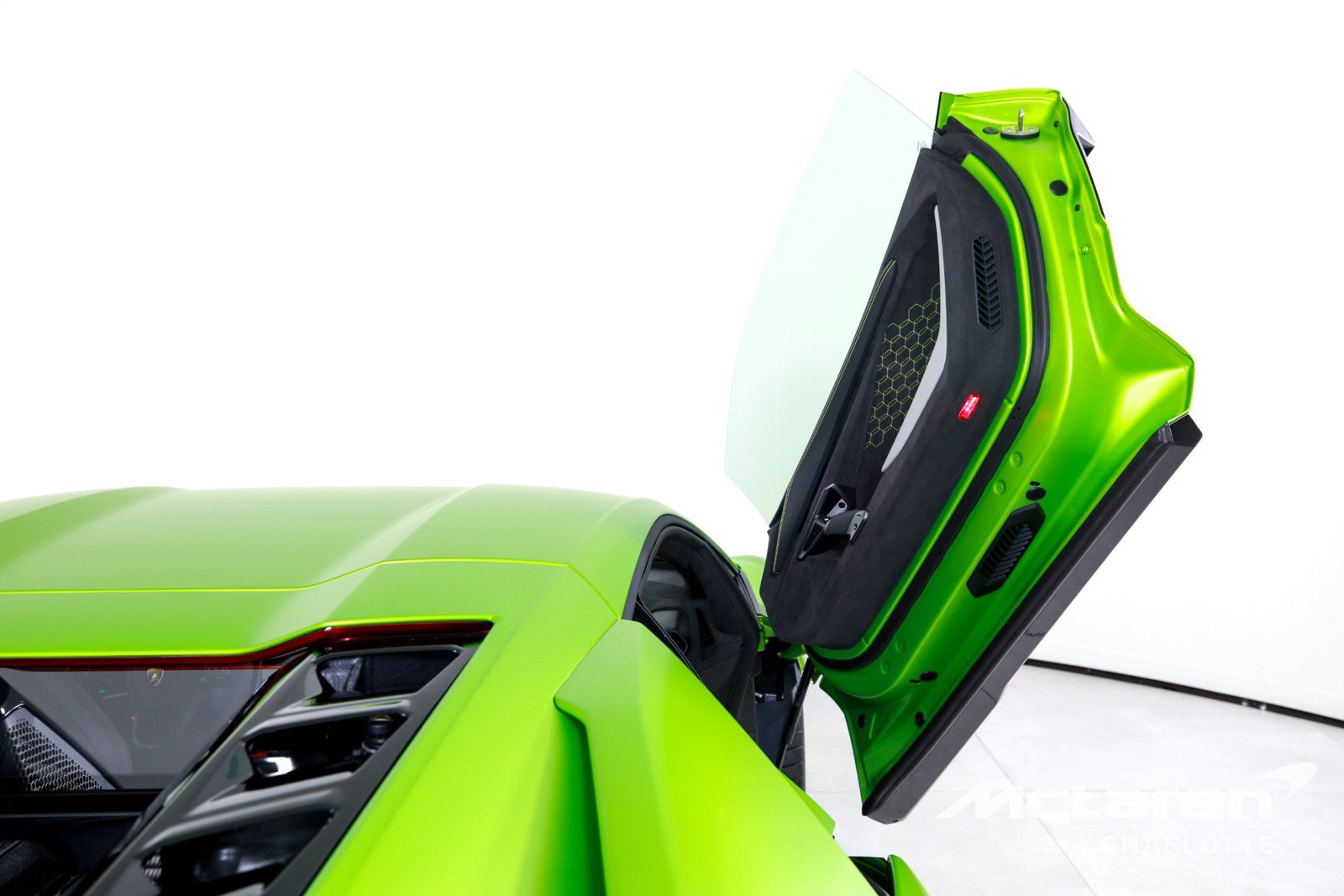 Used 2024 Lamborghini Revuelto AWD/4WD image 17