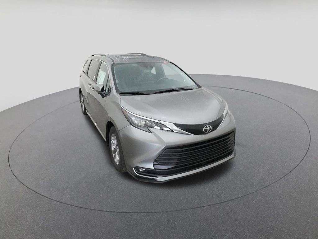 New 2026 Toyota Sienna XLE image 14
