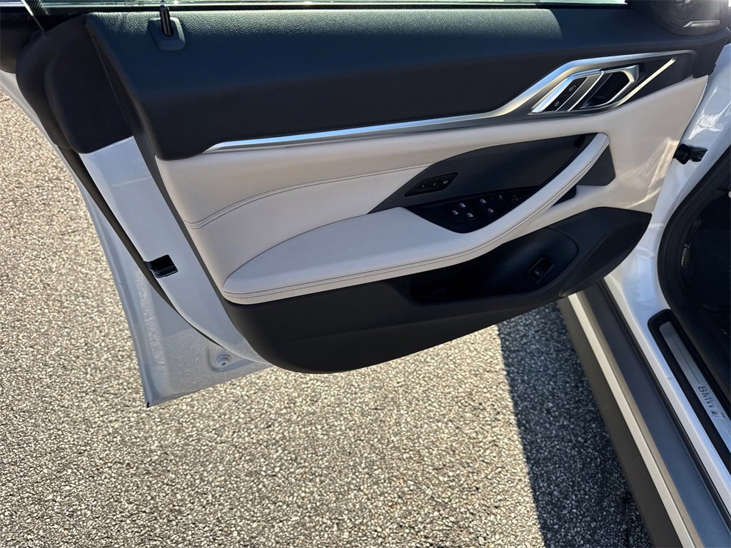 Used 2023 BMW i4 eDrive35 w/ Premium Package image 10
