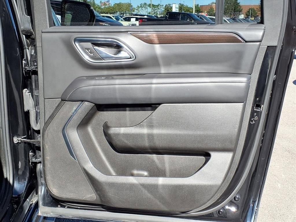 Used 2024 GMC Yukon XL SLE image 13