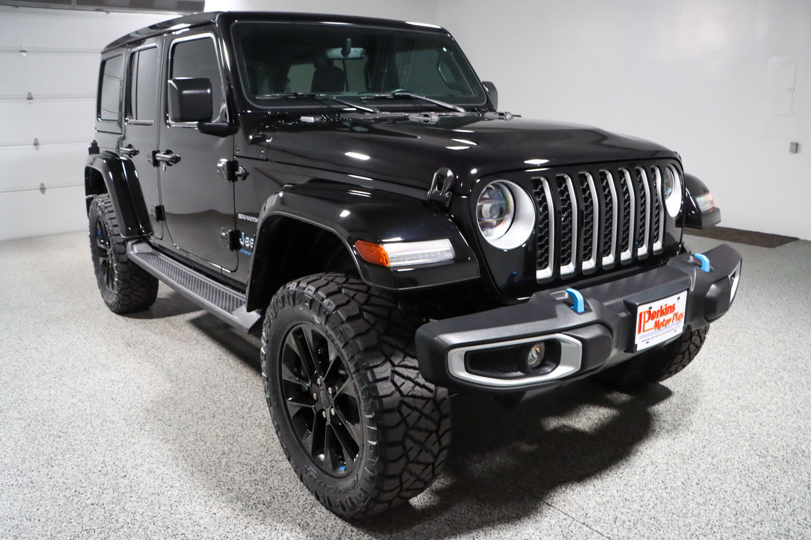 Used 2023 Jeep Wrangler Unlimited Sahara w/ Cold Weather Group AWD/4WD image 6