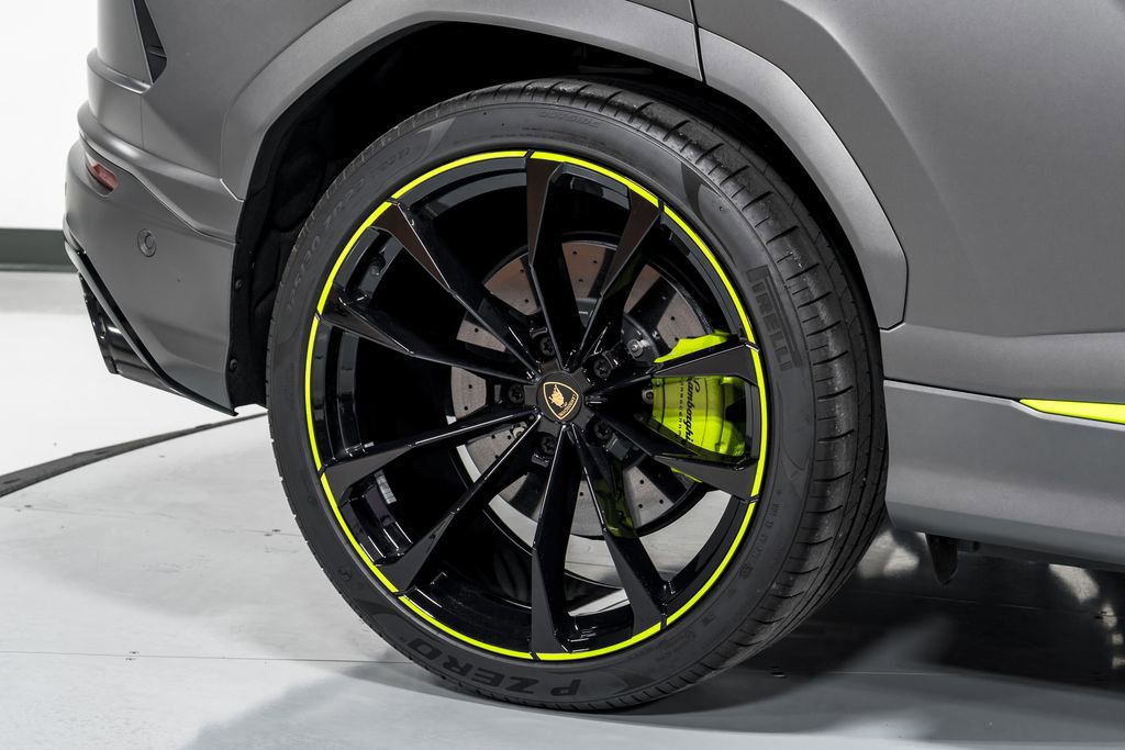 Used 2022 Lamborghini Urus AWD/4WD image 57
