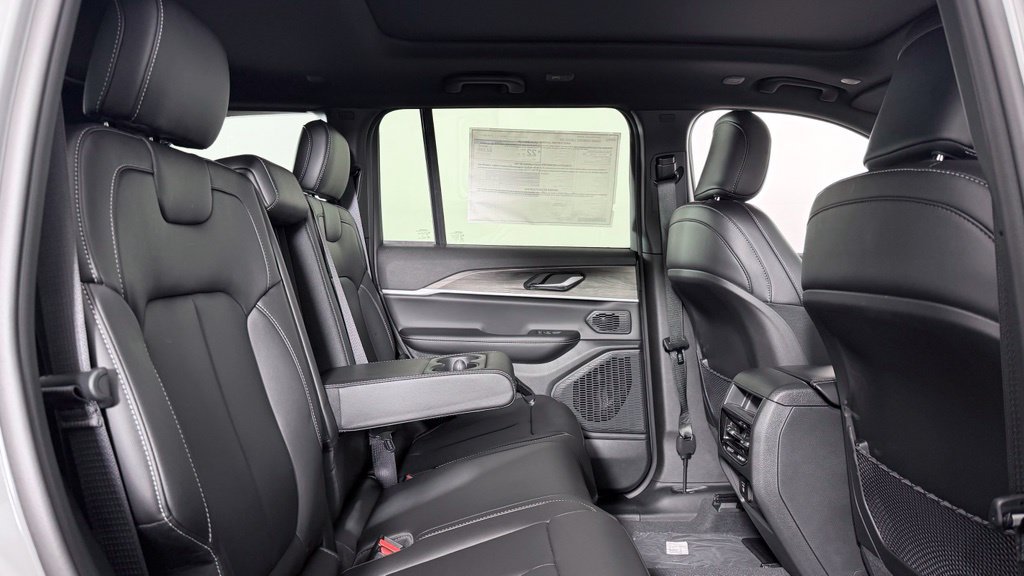 New 2027 Jeep Grand Cherokee Limited AWD/4WD image 33