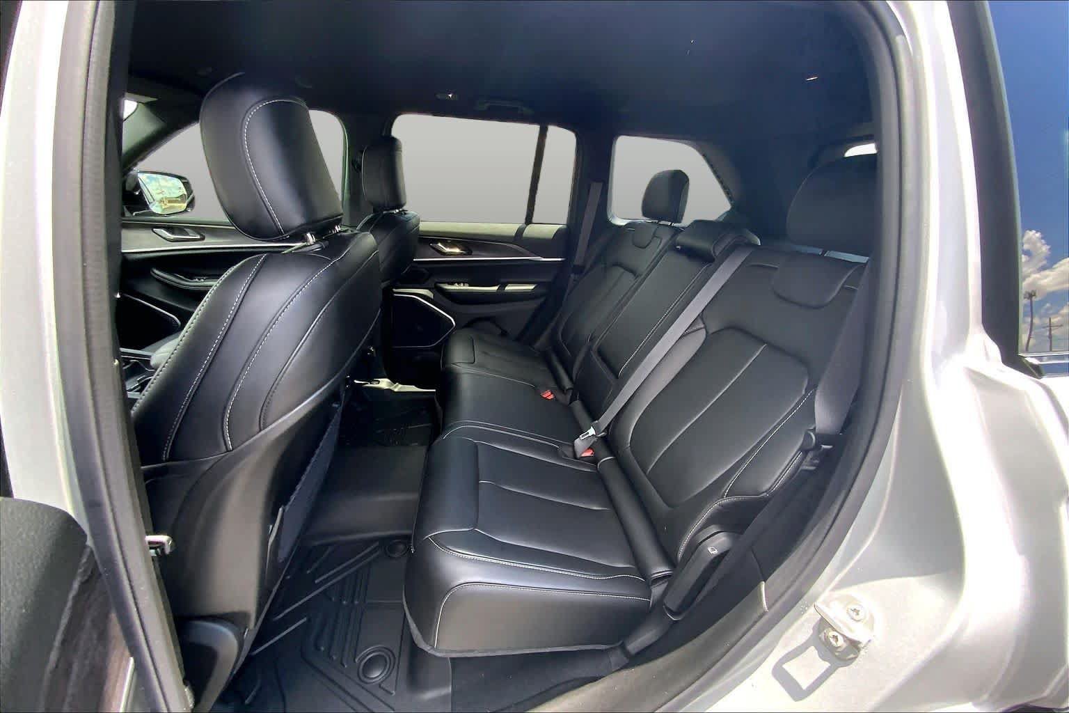 Used 2026 Jeep Grand Cherokee Limited AWD/4WD image 21