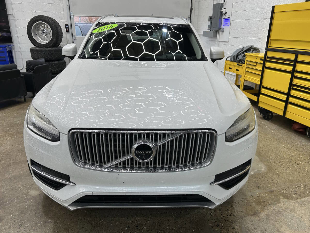 Used 2016 Volvo XC90 T6 Inscription w/ Vision Package image 4