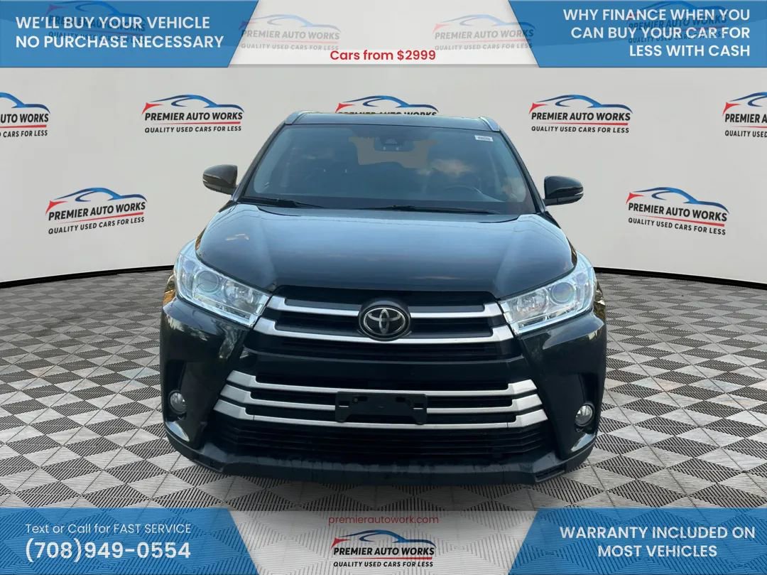 Used 2018 Toyota Highlander XLE image 2