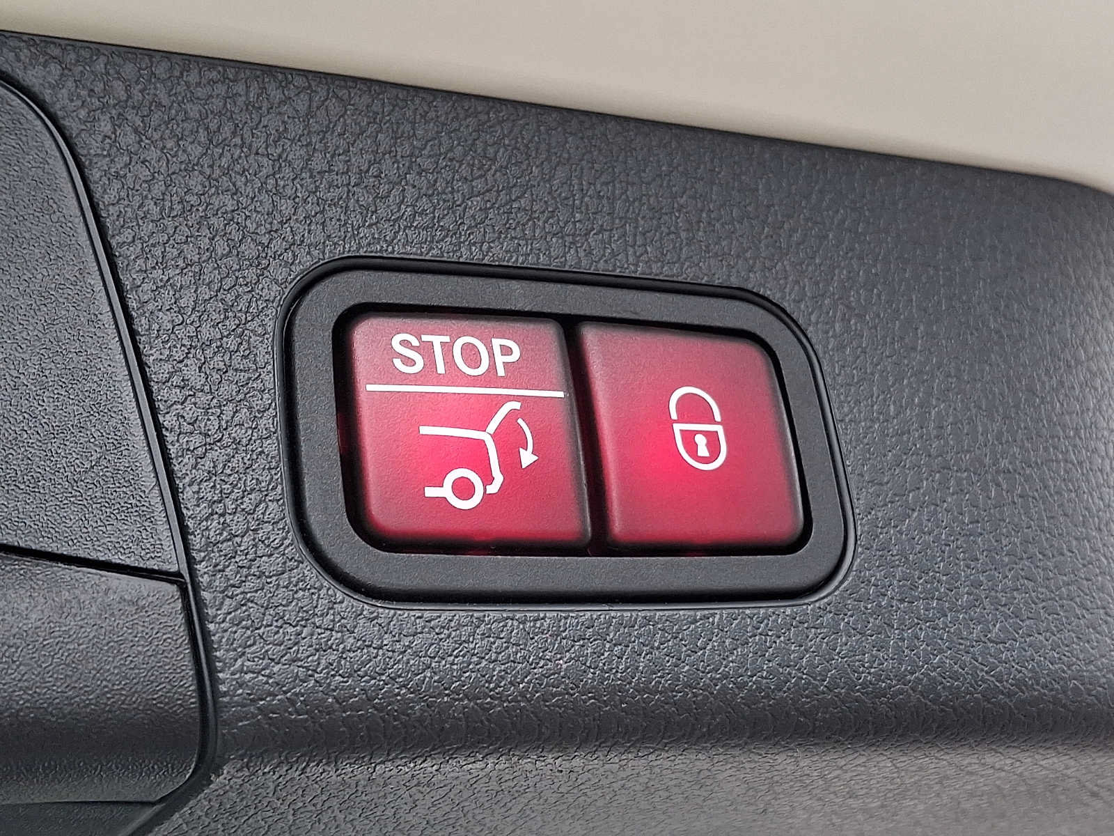 Certified 2023 Mercedes-Benz GLB 250 4MATIC image 27