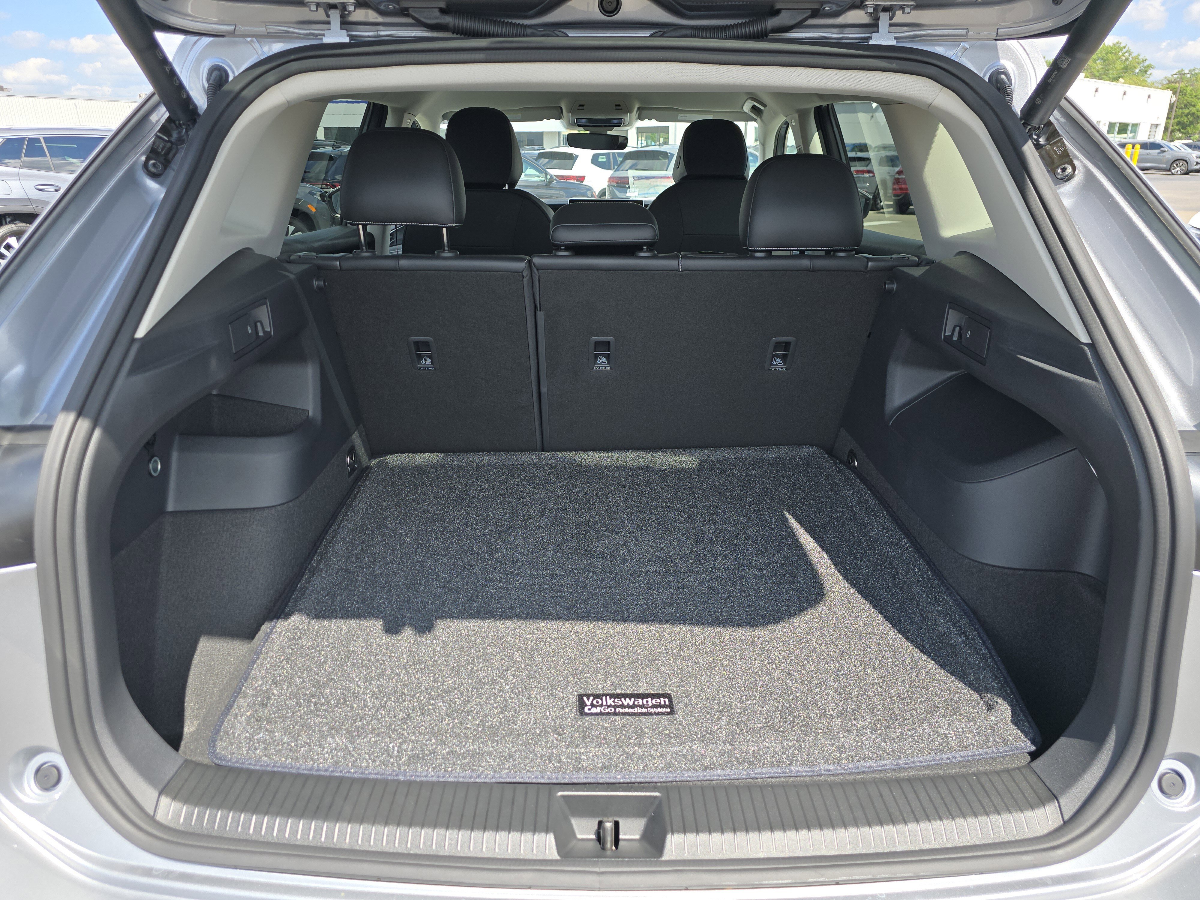 New 2025 Volkswagen Tiguan SE image 13