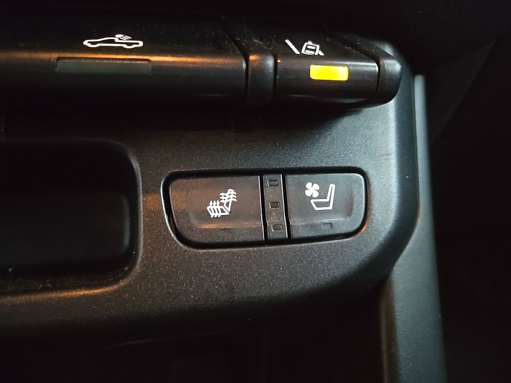 Used 2018 GMC Canyon Denali image 21