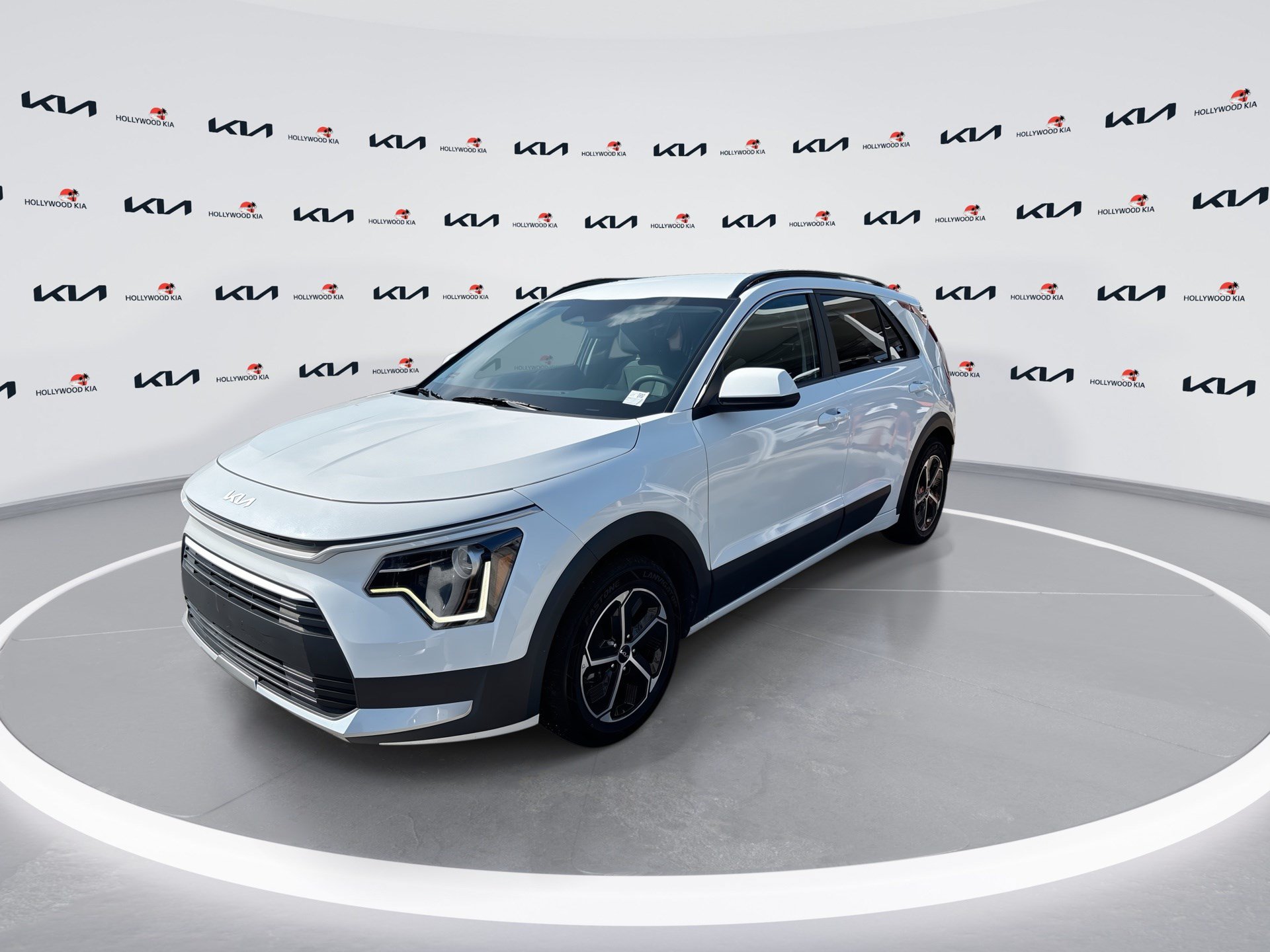 Used 2024 Kia Niro LX FWD image 4