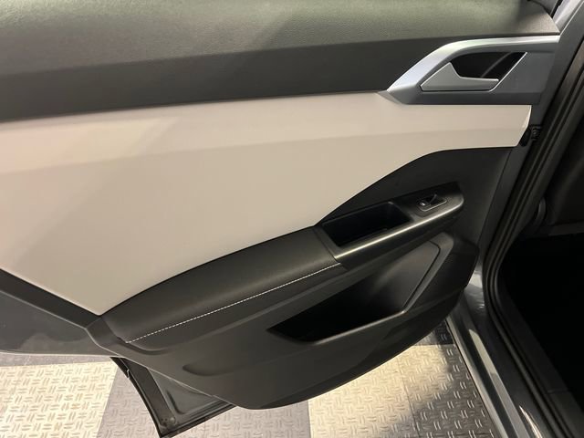 Certified 2025 Volkswagen Taos SE image 17