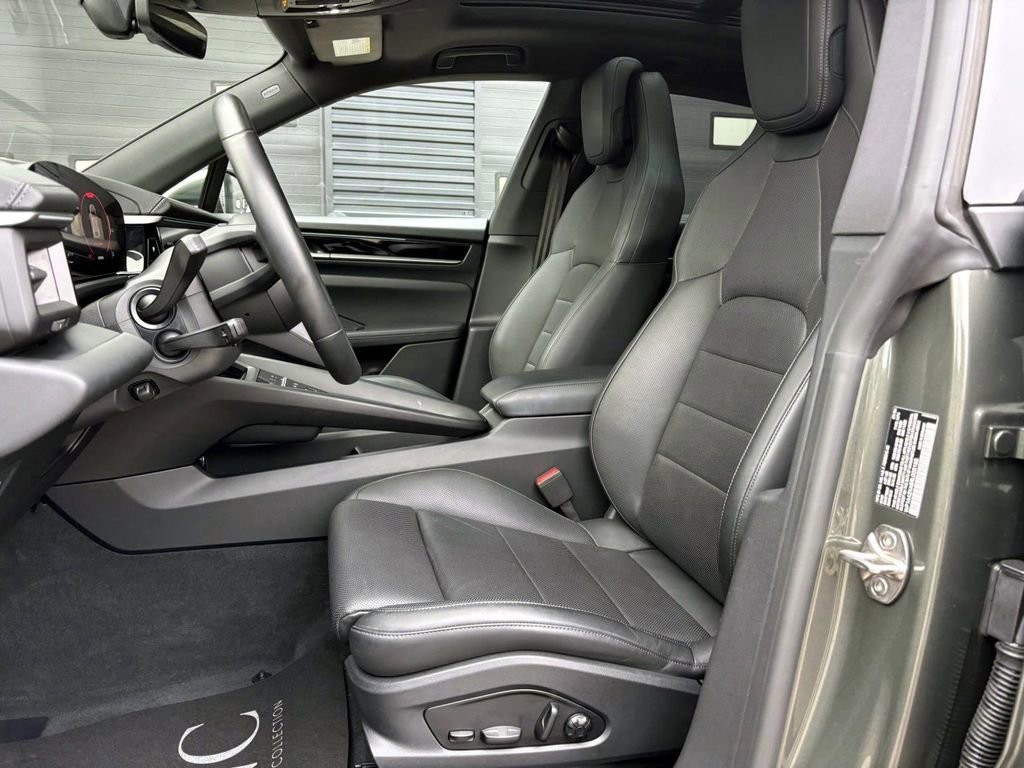 Used 2024 Porsche Macan 4 Electric image 5