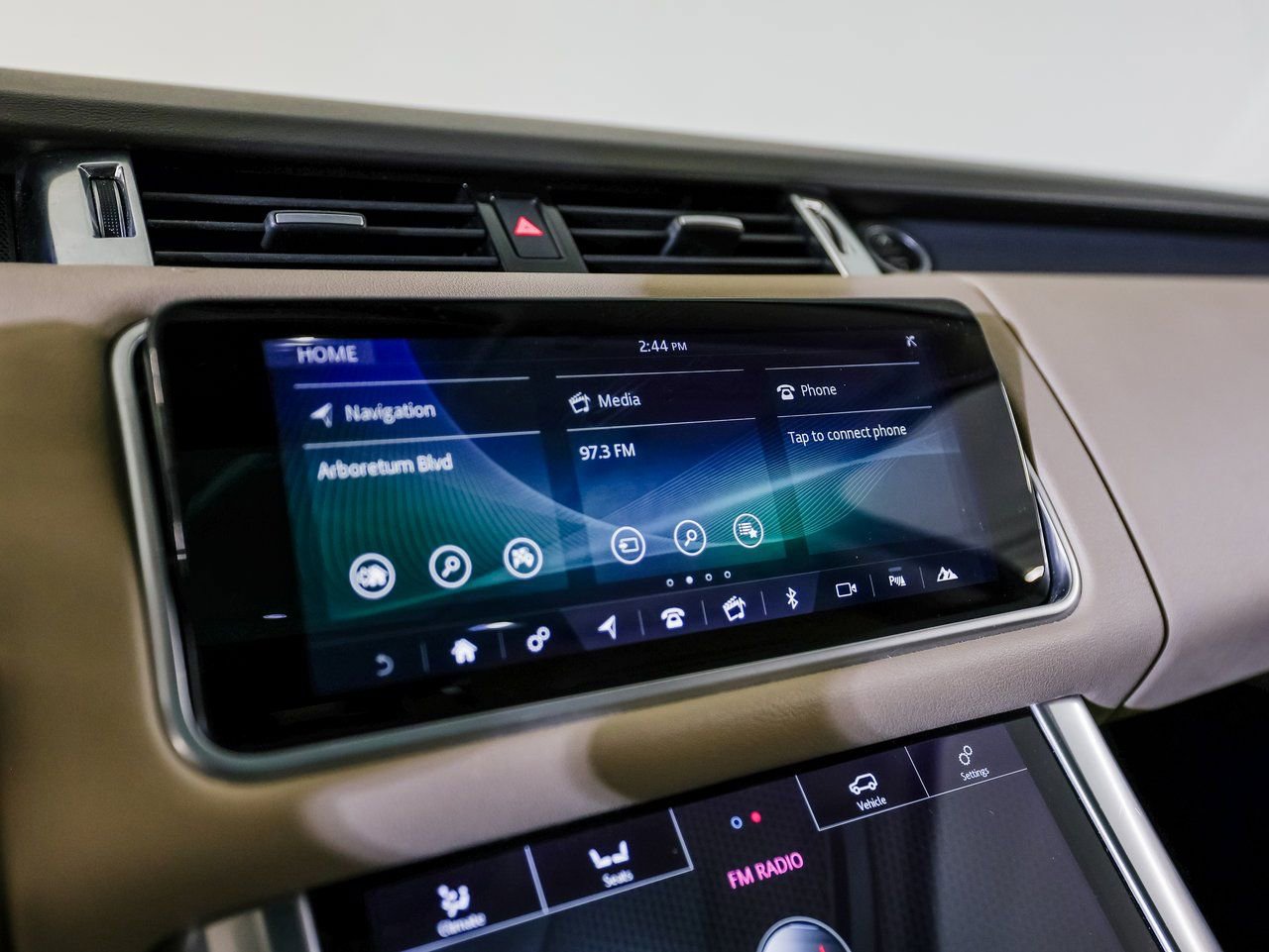 Used 2020 Land Rover Range Rover Sport HSE image 18