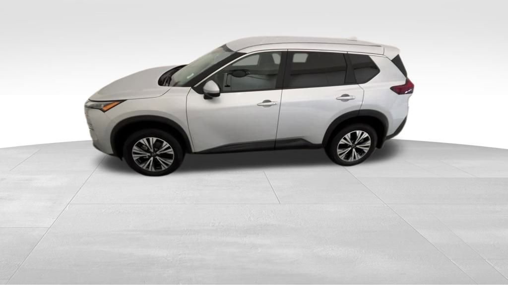 Used 2023 Nissan Rogue SV image 2