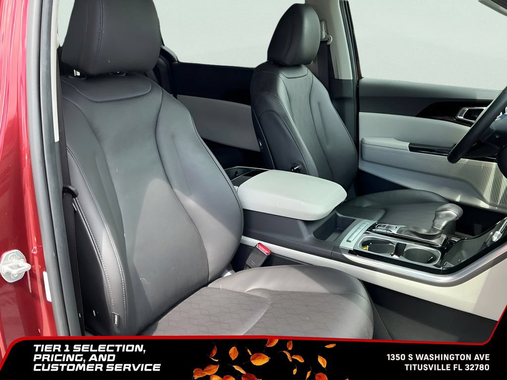 Used 2024 Kia Carnival EX FWD image 13