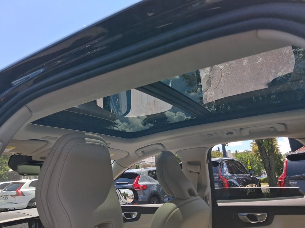 Certified 2024 Volvo XC60 B5 Core w/ Protection Package Premier AWD/4WD image 17
