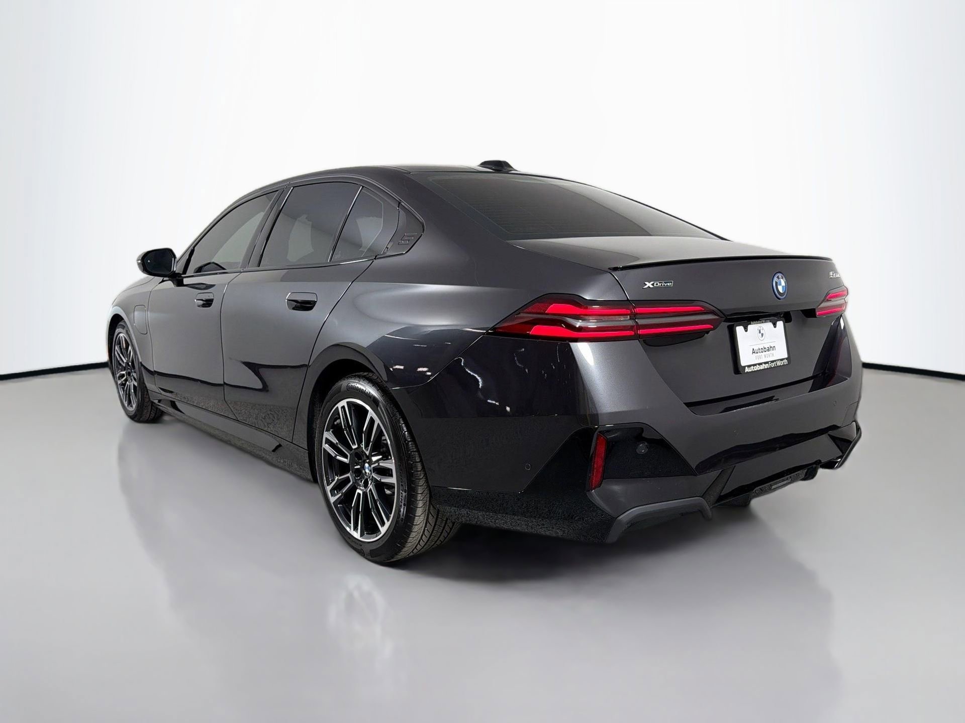 New 2026 BMW 550e xDrive w/ Premium Package image 7