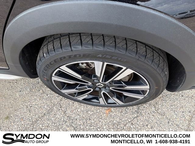 Used 2023 Volvo V60 B5 Cross Country Ultimate image 30