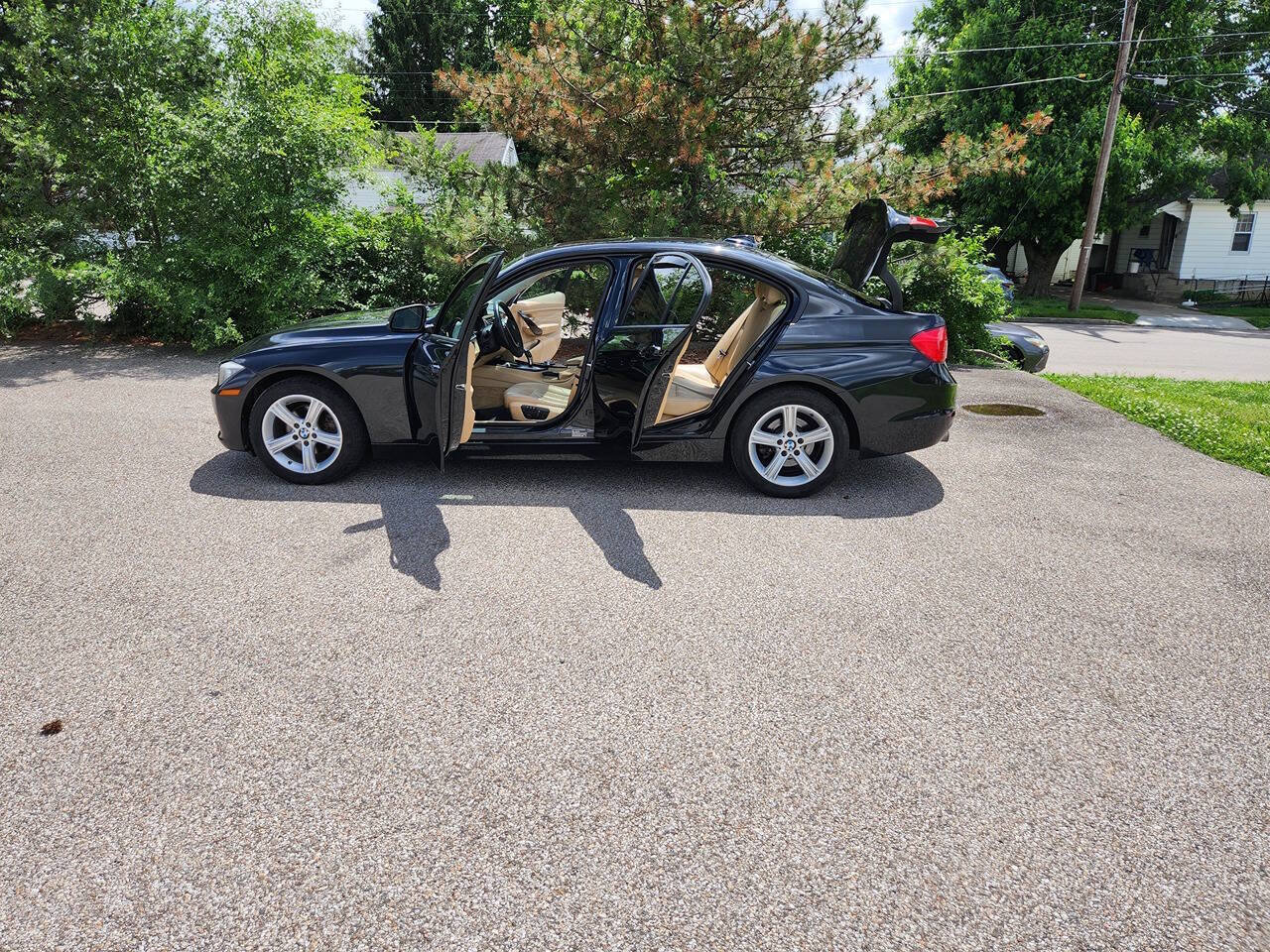 Used 2015 BMW 328i xDrive Sedan AWD/4WD image 2