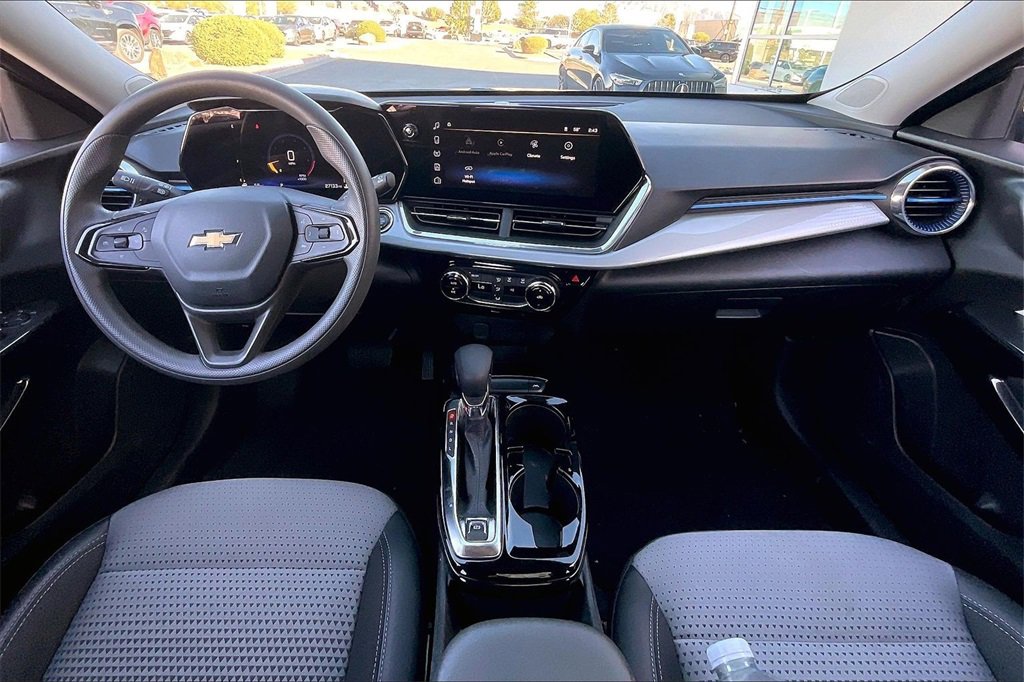 Used 2025 Chevrolet Trax LT image 15