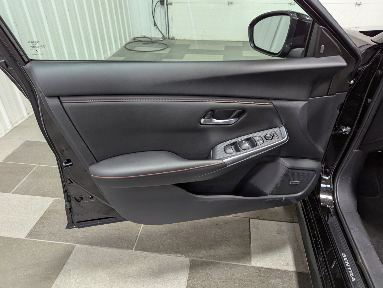 Used 2025 Nissan Sentra SR w/ SR Premium Package image 13