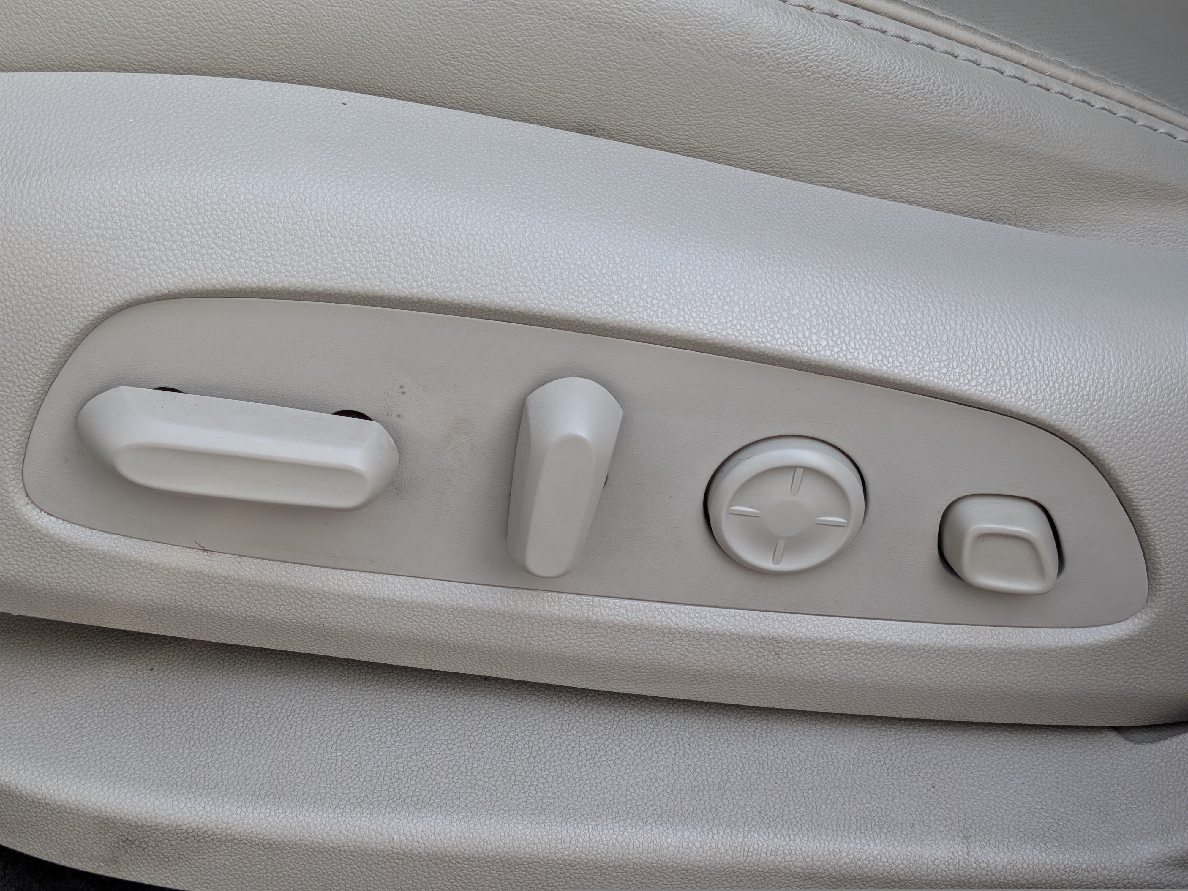 Certified 2020 Buick Enclave Premium w/ Sun and Sites Package FWD image 21