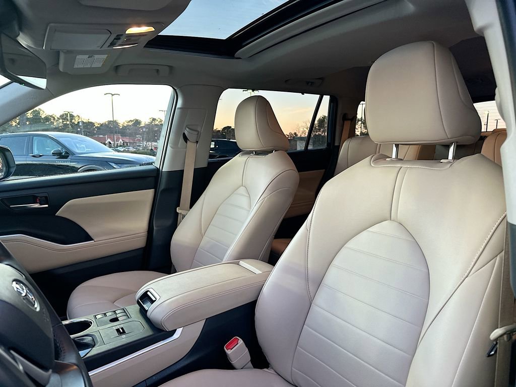 Used 2024 Toyota Highlander XLE image 8