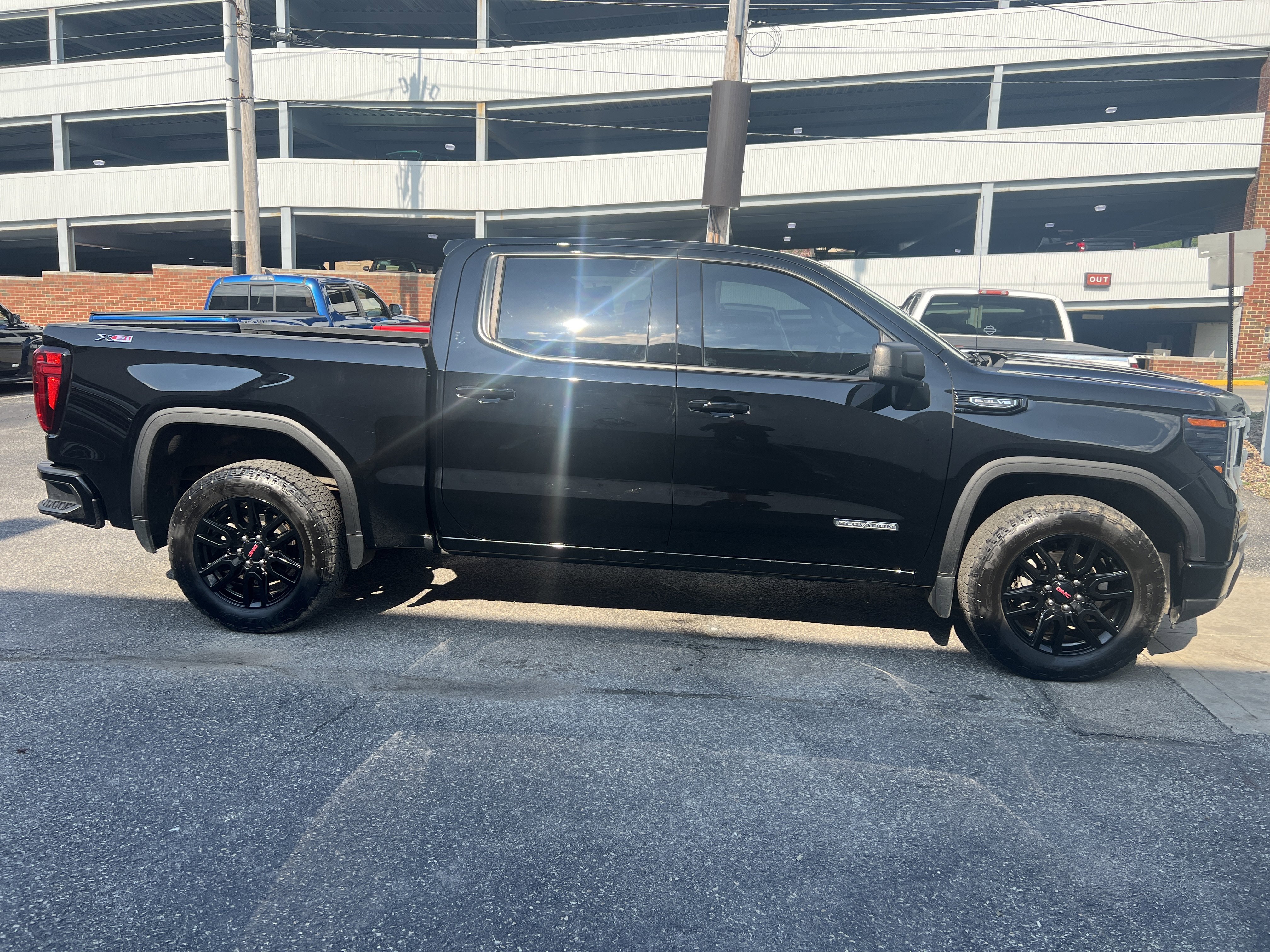 Certified 2023 GMC Sierra 1500 Elevation w/ X31 Off-Road Package AWD/4WD image 4