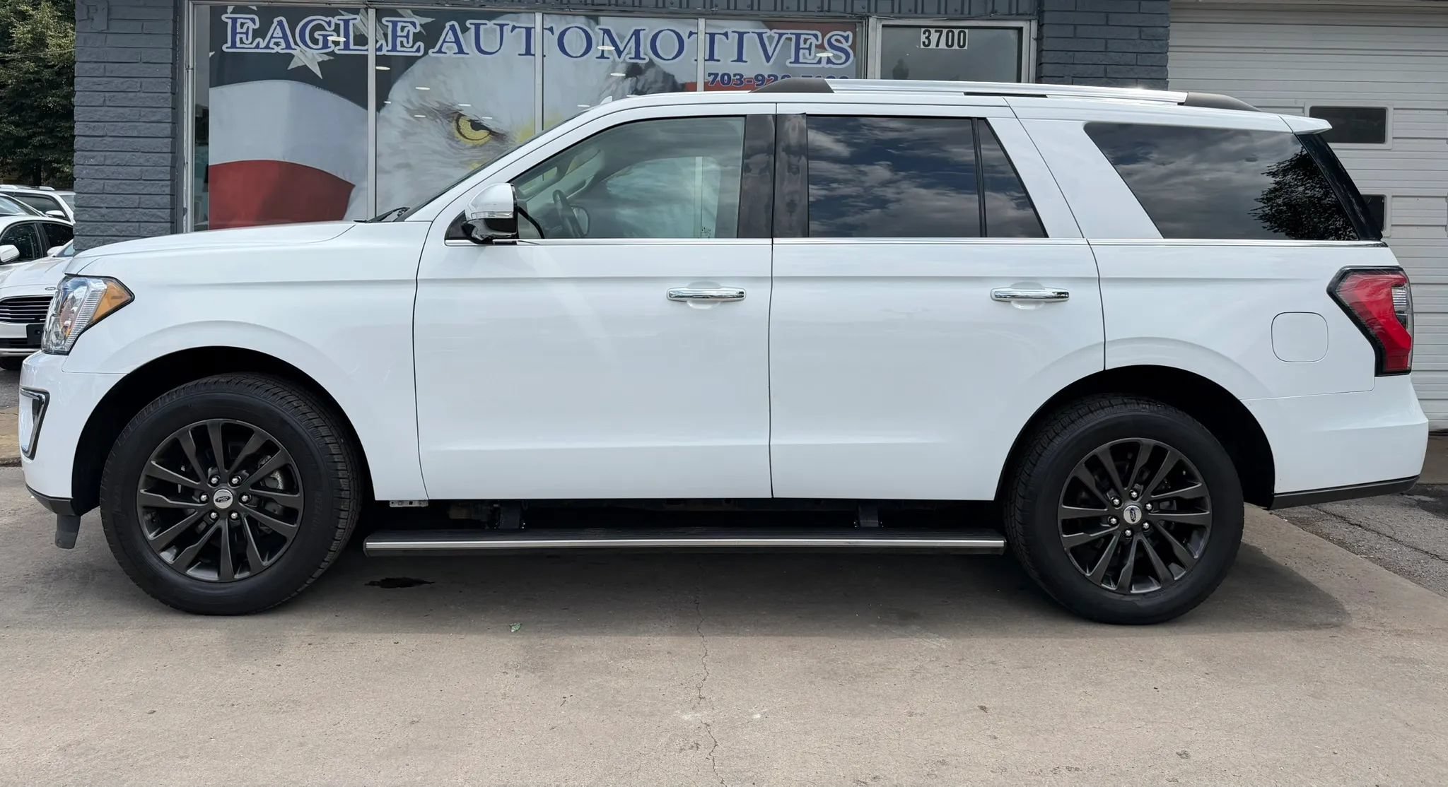 Used 2020 Ford Expedition Limited RWD image 6