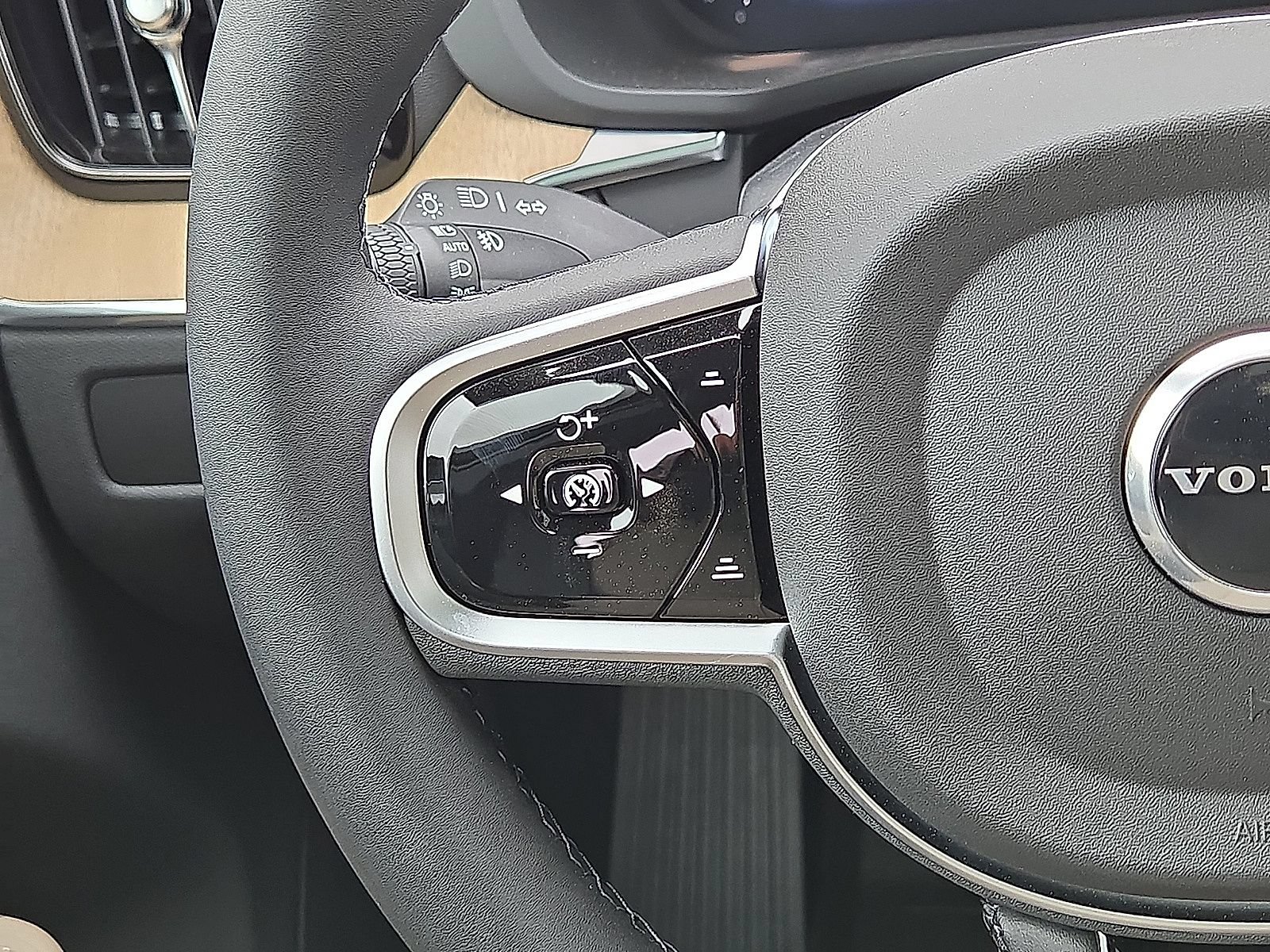 New 2026 Volvo XC60 T8 Plus w/ Protection Package Premier AWD/4WD image 19